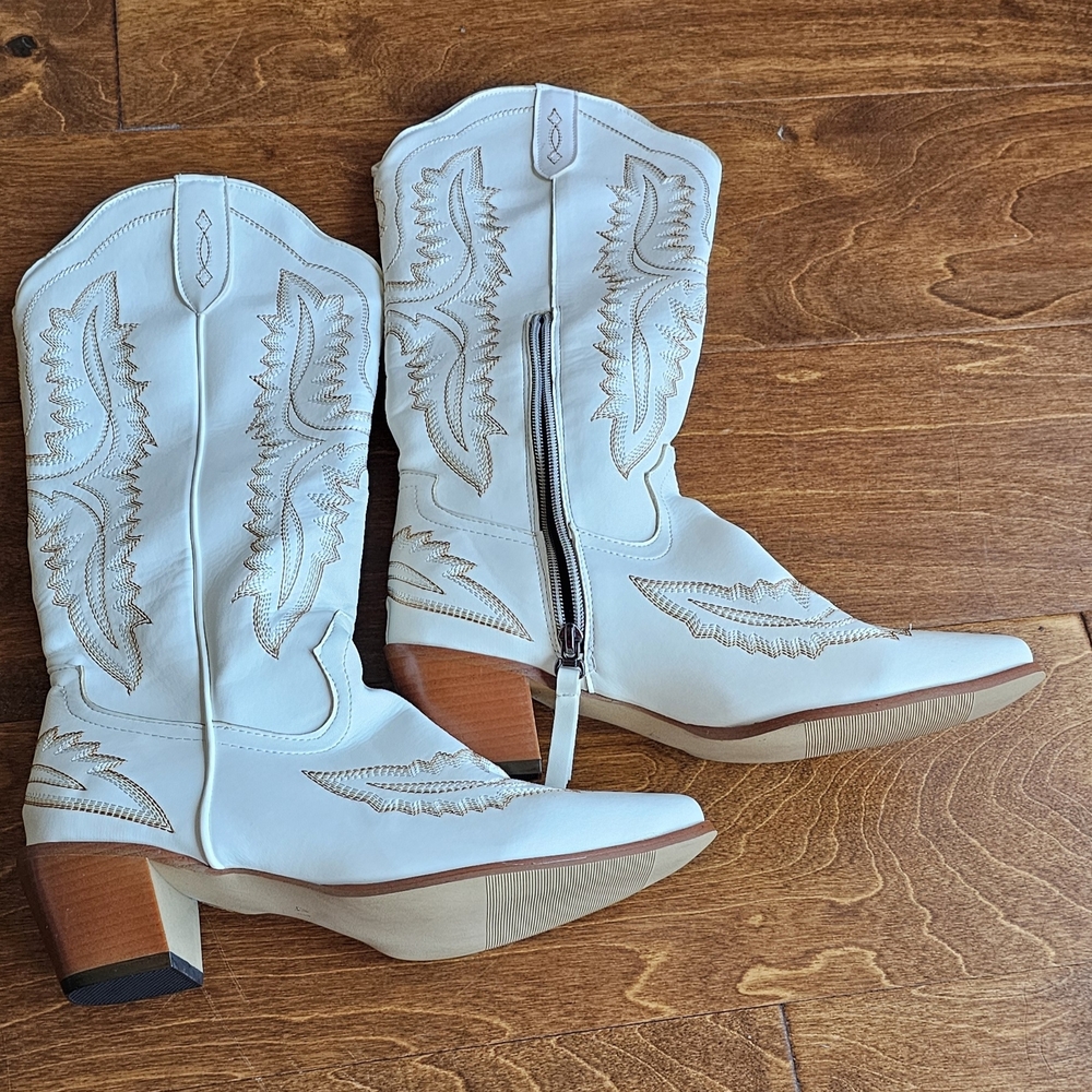 Source Unknown White Western Heeled Boots Pleather 10.5 Ladies